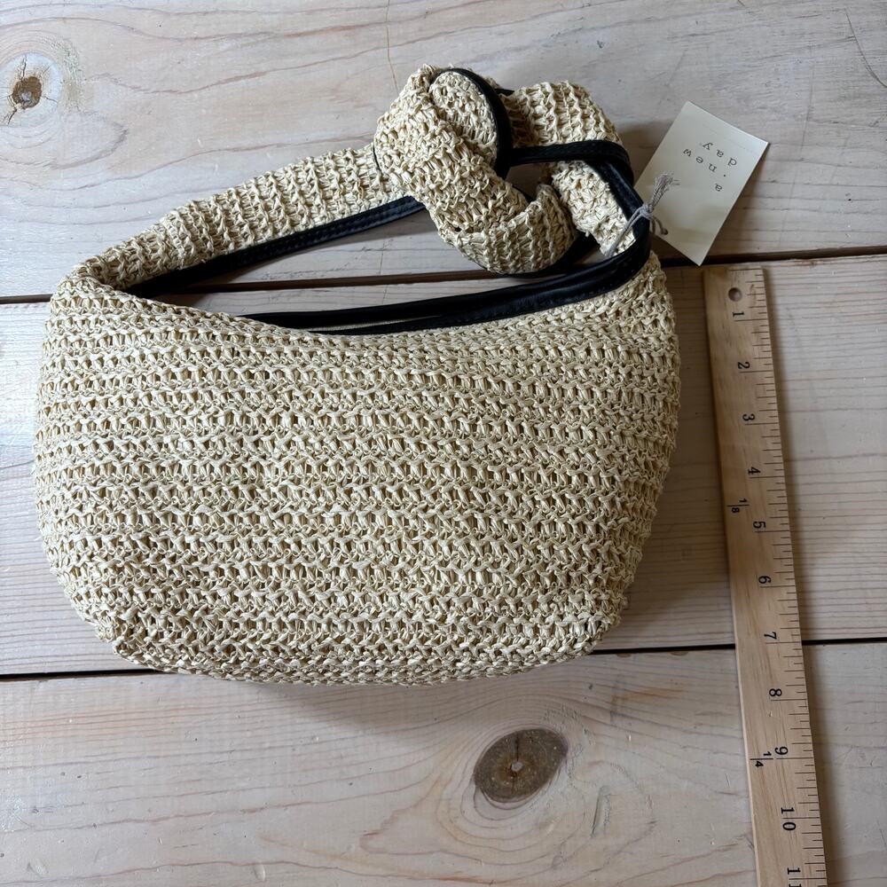 A New Day NWT Women's Faux Leather Woven Straw Shoulder Bag Zip Close - Picture 4 of 6